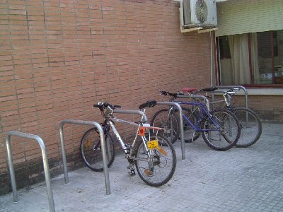 El Ayuntamiento instala aparcamientos para bicis en la Politcnica Superior y Rabanales