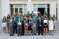 Alumnos y profesores de Ciencias del Trabajo tras el acto de graduacin