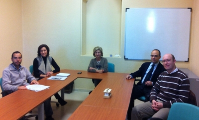 En el centro la vicerrectora de Internacionalizacin y Cooperacin, Carmen Galn, junto a Concha Castieira y Antonio Ruiz y los profesores Rodrguez y Olivares