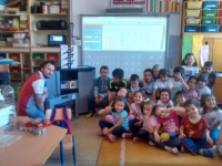 Escolares del CEIP Santuario reciben el material