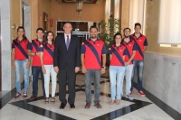 El rector, Jos Carlos Gmez Villamandos, con los integrantes del equipo que representar a la UCO en el CMUDE de Bogot 