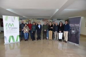 Representantes de la UCO y Balam durante la presentación de &#039;Sultana&#039;