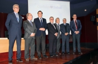 Foto de familia de autoridades asistentes a la presentacin de 