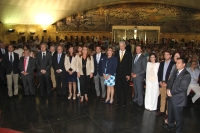 Foto de familia de autoridades asistentes a la clausura de curso de la Ctedra Intergeneracional