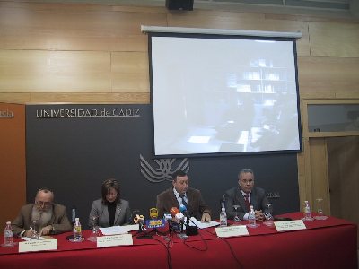 La Universidad de Cdiz y la Universidad de Crdoba ponen en marcha conjuntamente sendos msteres europeos en Vitivinicultura en Climas Clidos y en Agroalimentacin aplicando tcnicas de teledocencia.