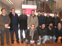 De izq. a dcha. Ezequiel Herruzo, Francisco Gracia y Julio de la Vega con alumnos de la UCO