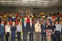 Foto de familia de autoridades y participantes al trmino del acto inaugural del Campeonato.